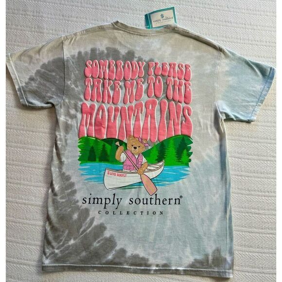 SIMPLY SOUTHERN MEDIUM “TIS THE SEASON” Short Sleeve Tshirt - Picture 6 of 9